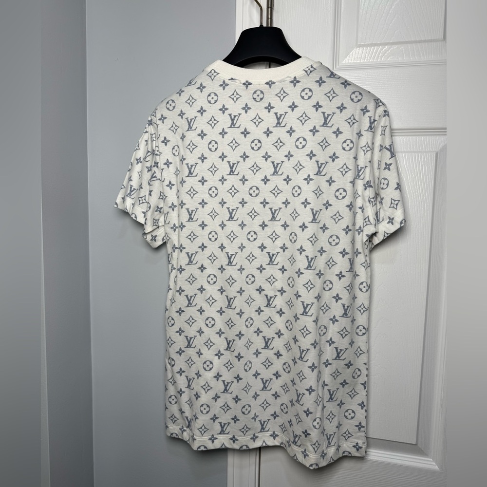 Louis Vuitton Escale Monogram Printed T-Shirt - Picture 15 of 16